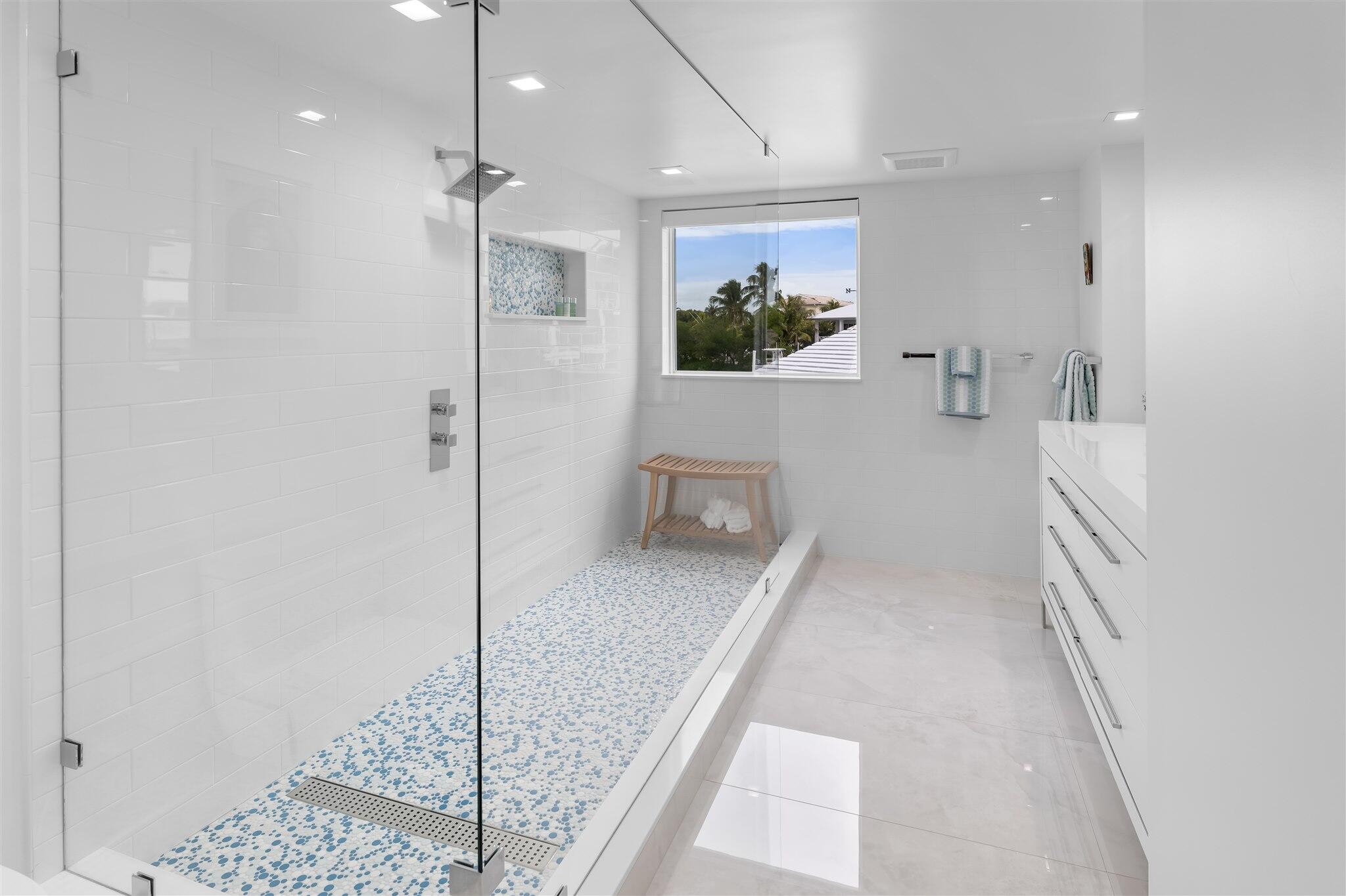 165 Bayview Drive, ISLAMORADA, Florida, 33036, United States, 6 Bedrooms Bedrooms, ,4 BathroomsBathrooms,Residential,For Sale,165 Bayview Drive,1676800