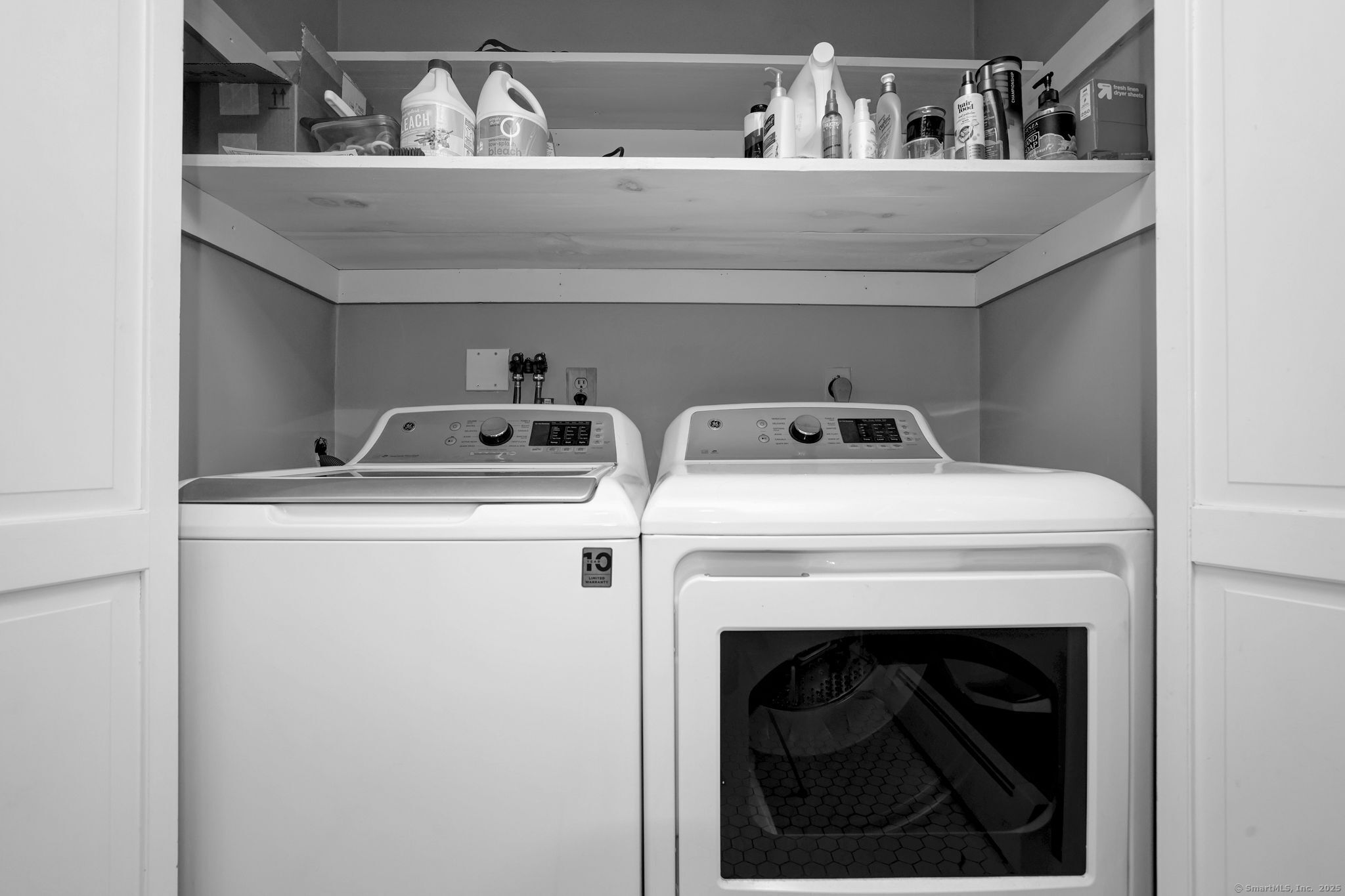 Guilford, Connecticut, 06437, United States, 4 Bedrooms Bedrooms, ,3 BathroomsBathrooms,Residential,For Sale,1955104