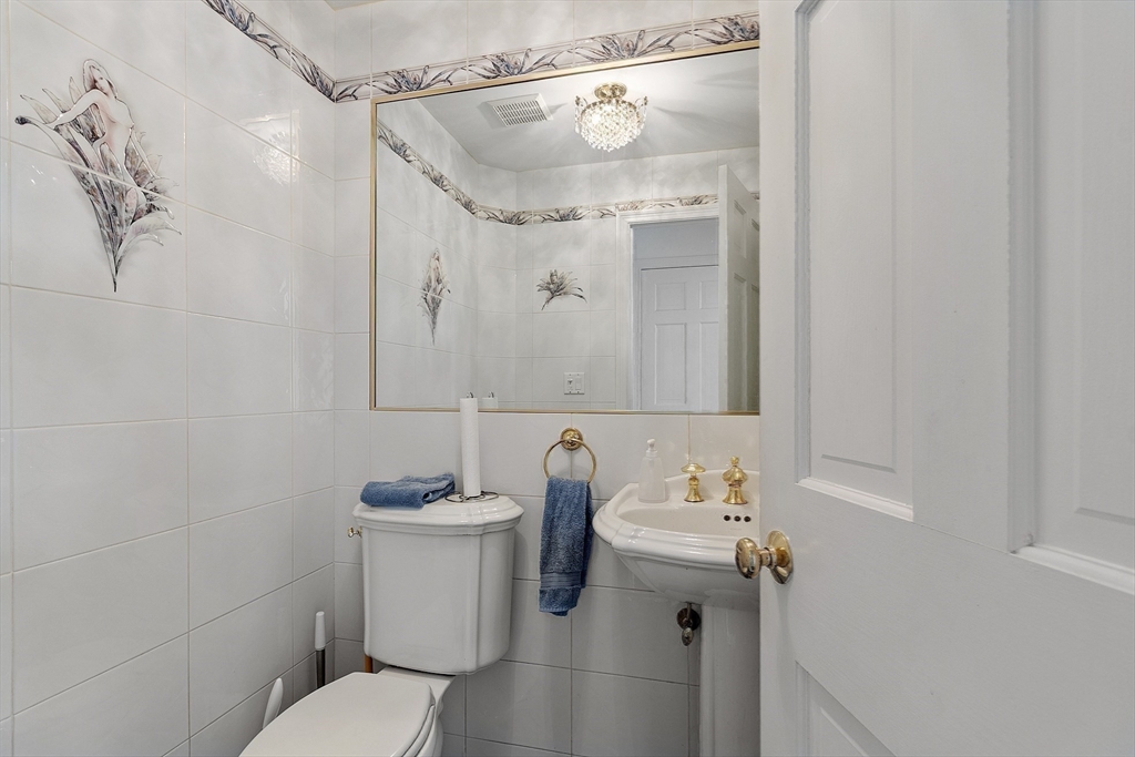 Middleton, Massachusetts, 01949, United States, 4 Bedrooms Bedrooms, ,4 BathroomsBathrooms,Residential,For Sale,1900627