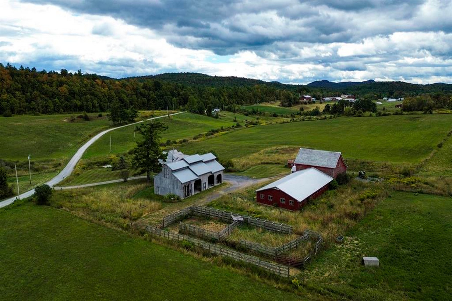 557 Pleasant Valley Road - 物件實景