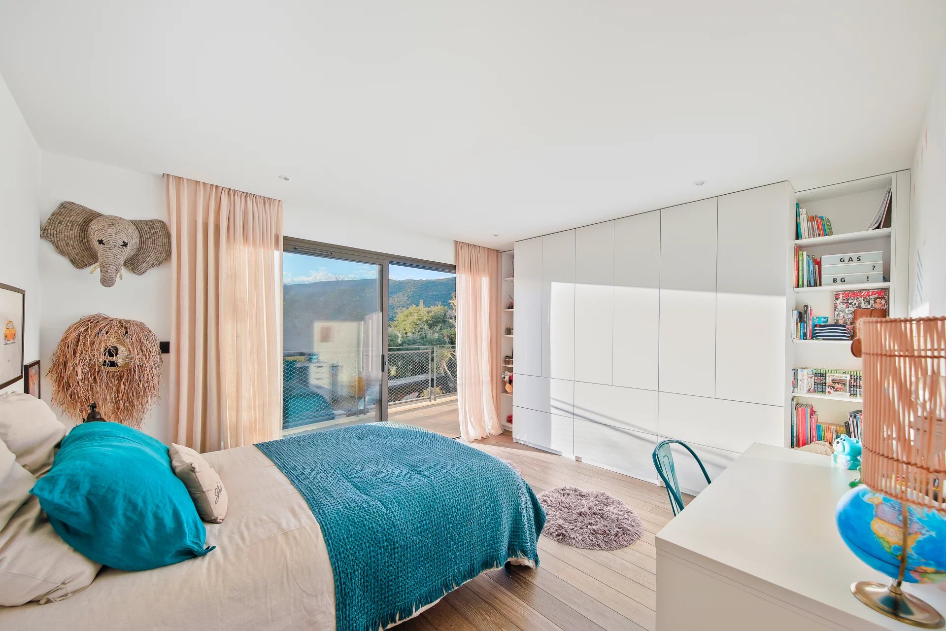 Le Lavandou, Provence-Alpes-Côte d’Azur, 83980, FR, 4 Bedrooms Bedrooms, ,Residential,For Sale,1998192