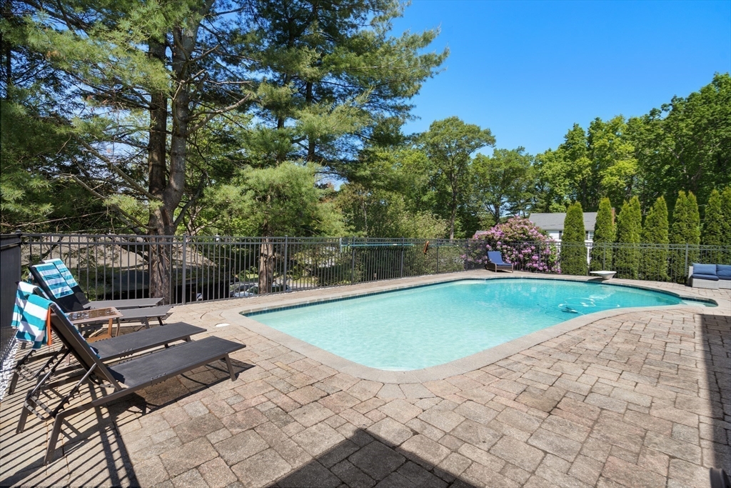 Framingham, Massachusetts, 01701, United States, 4 Bedrooms Bedrooms, ,3 BathroomsBathrooms,Residential,For Sale,1988124