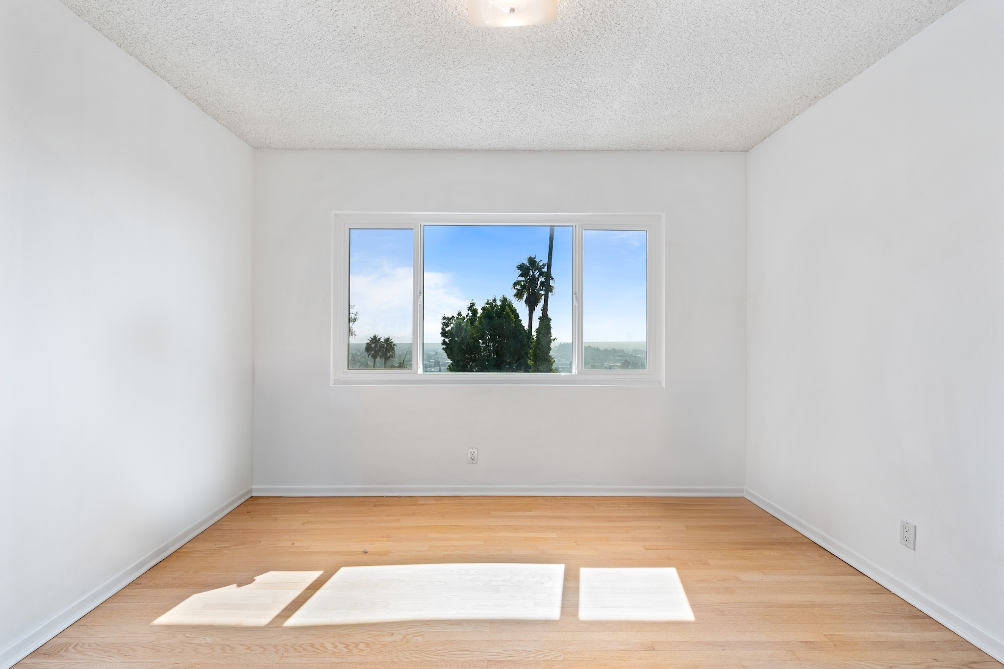  4799 Bonvue Ave - 物件實景