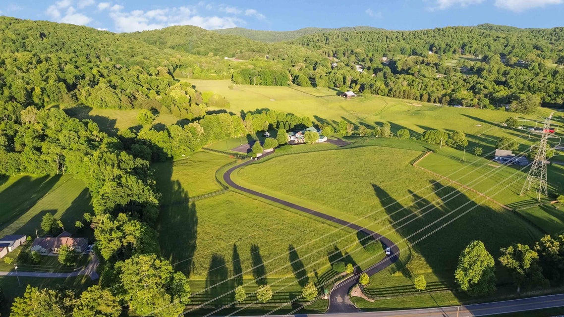 Somerset, Kentucky, 42503, United States, 6 Bedrooms Bedrooms, ,5 BathroomsBathrooms,Residential,For Sale,1835271