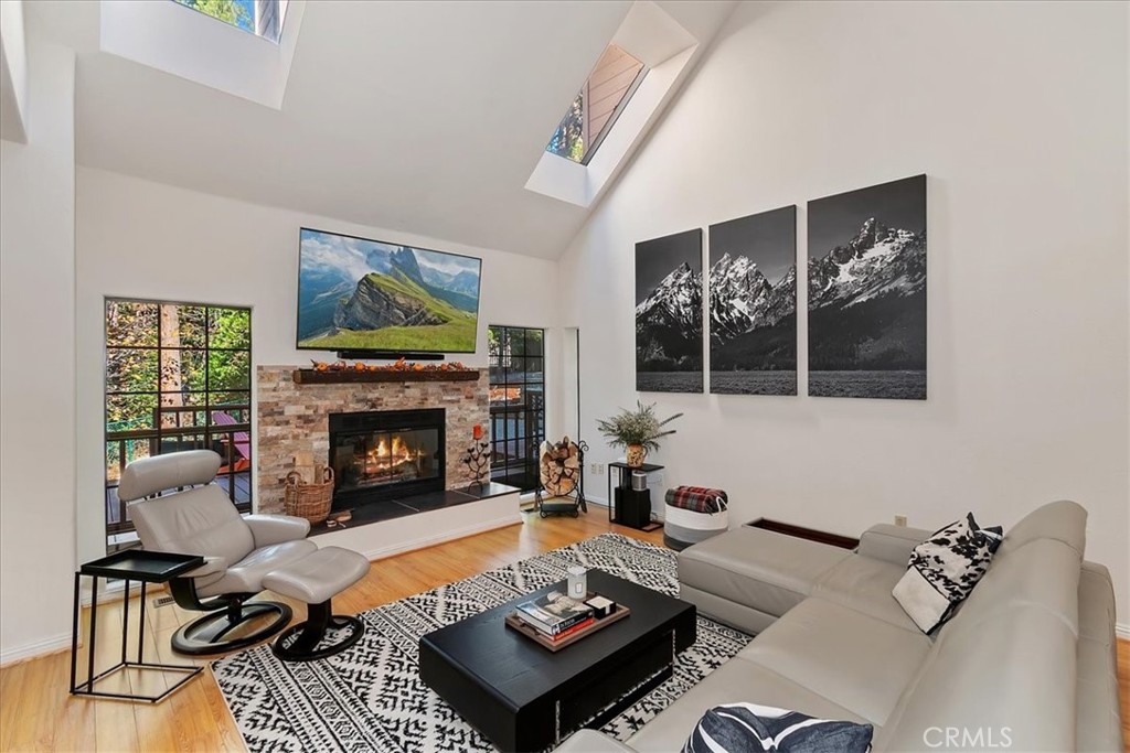 Lake Arrowhead, California, 92352, United States, 4 Bedrooms Bedrooms, ,3 BathroomsBathrooms,Residential,For Sale,1998822