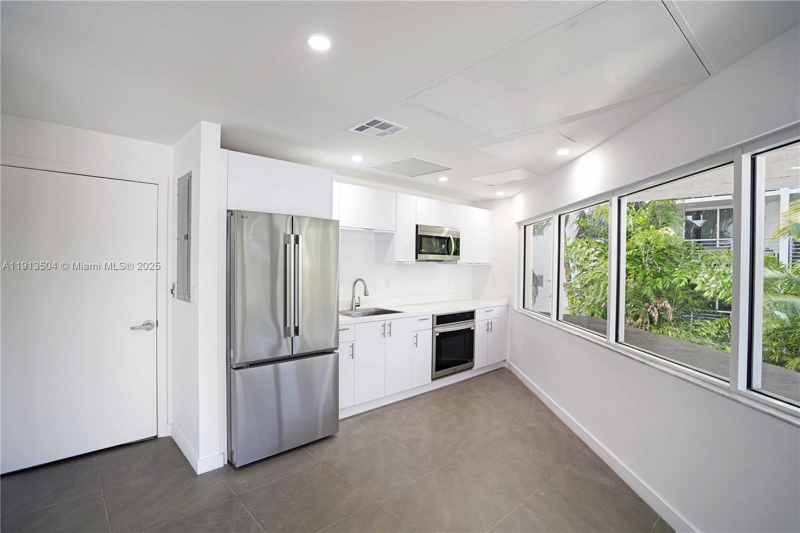 Miami Beach, Florida, 33139, United States, 2 Bedrooms Bedrooms, ,2 BathroomsBathrooms,Residential,For Sale,1993310