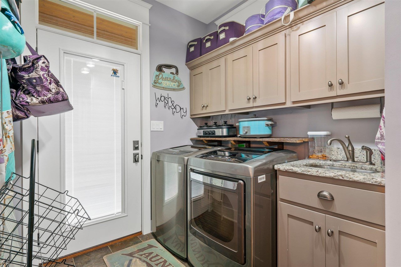 Franklin, Kentucky, 42134, United States, 6 Bedrooms Bedrooms, ,3 BathroomsBathrooms,Residential,For Sale,2002966