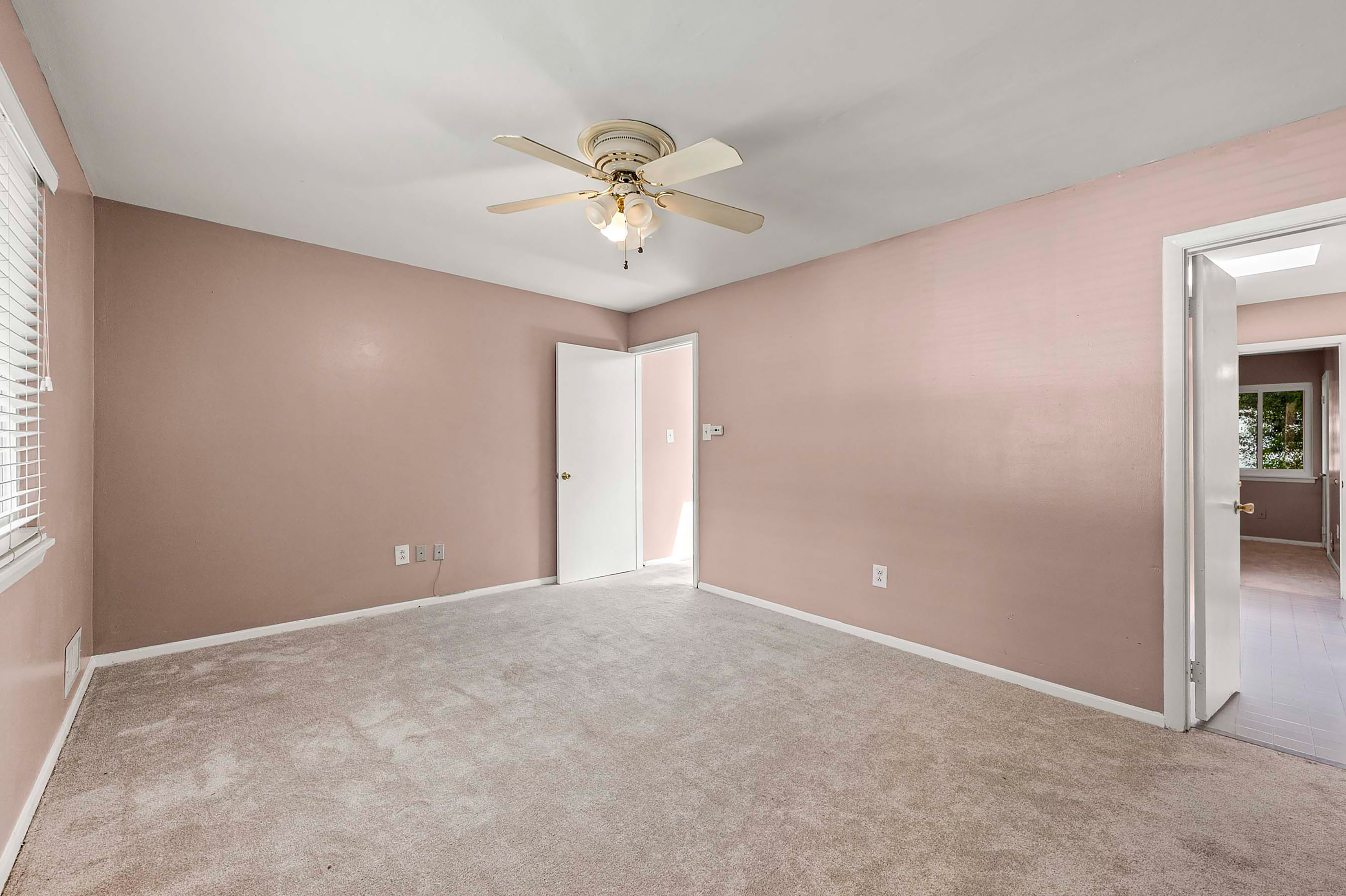  Rare Two-Story Garden Home in Laurel Grove with Covered Parking - 物件實景