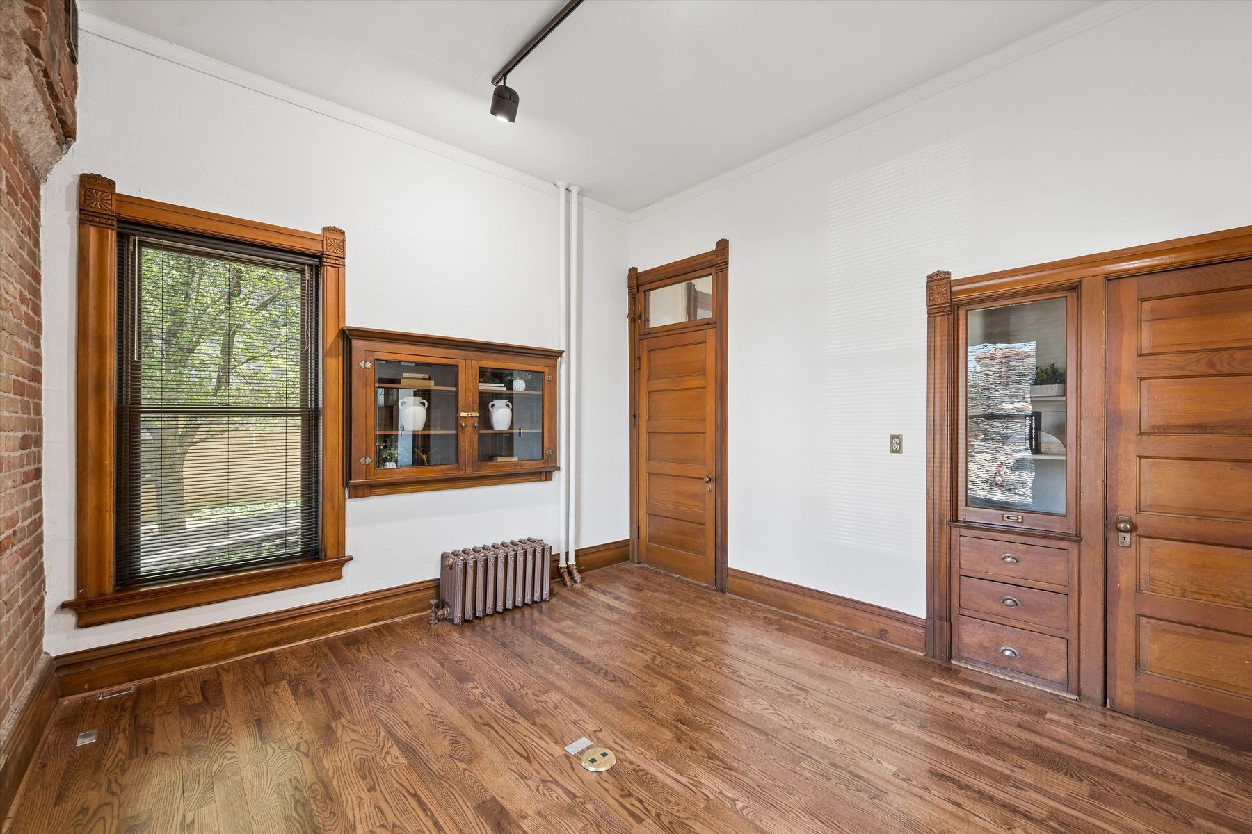  Rare Chance to Own a Beautifully Restored Historic Property - 物件實景