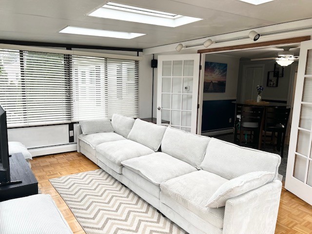 Cranston, Rhode Island, 02921, United States, 3 Bedrooms Bedrooms, ,2 BathroomsBathrooms,Residential,For Sale,1969397