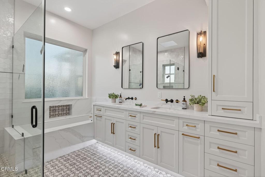 Ventura, California, 93003, United States, 4 Bedrooms Bedrooms, ,4 BathroomsBathrooms,Residential,For Sale,1912108