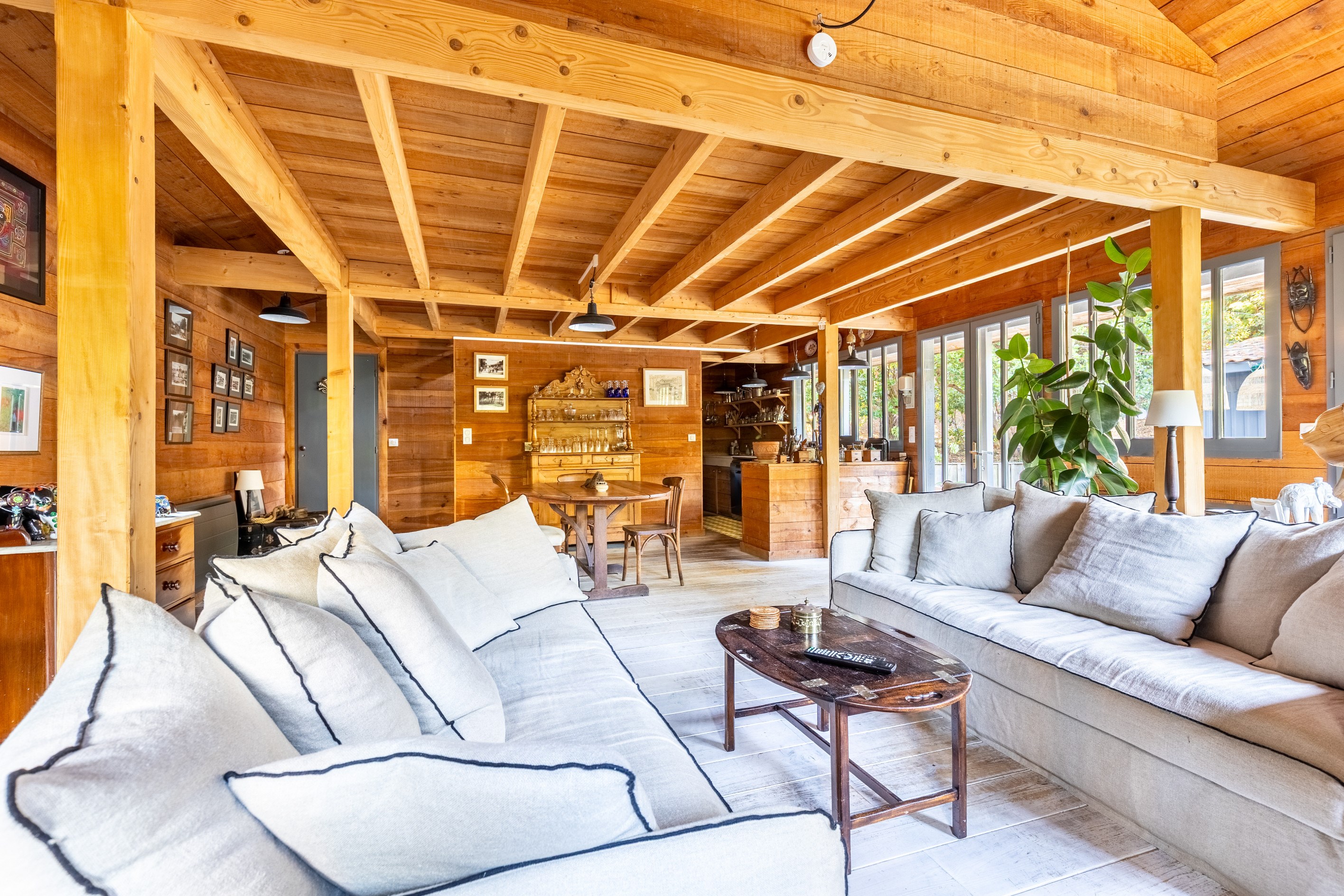  WOODEN VILLA WITH SWIMMING POOL IN THE HEART OF THE VALLONS DU FERRET - 物件實景