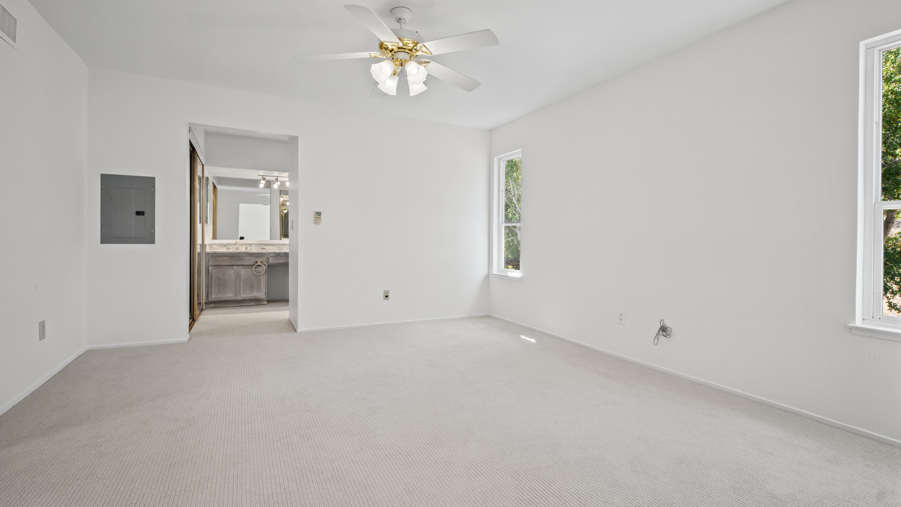  Spacious Mont Marin Contemporary with Open Space Views - 物件實景