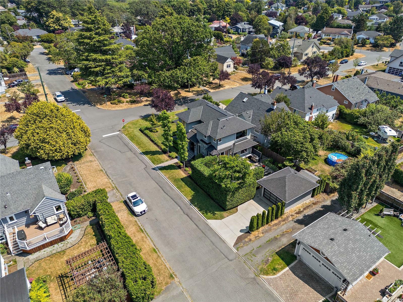 OAK BAY, British Columbia, V8R 3L8, CA, 6 Bedrooms Bedrooms, ,Residential,For Sale,1875057