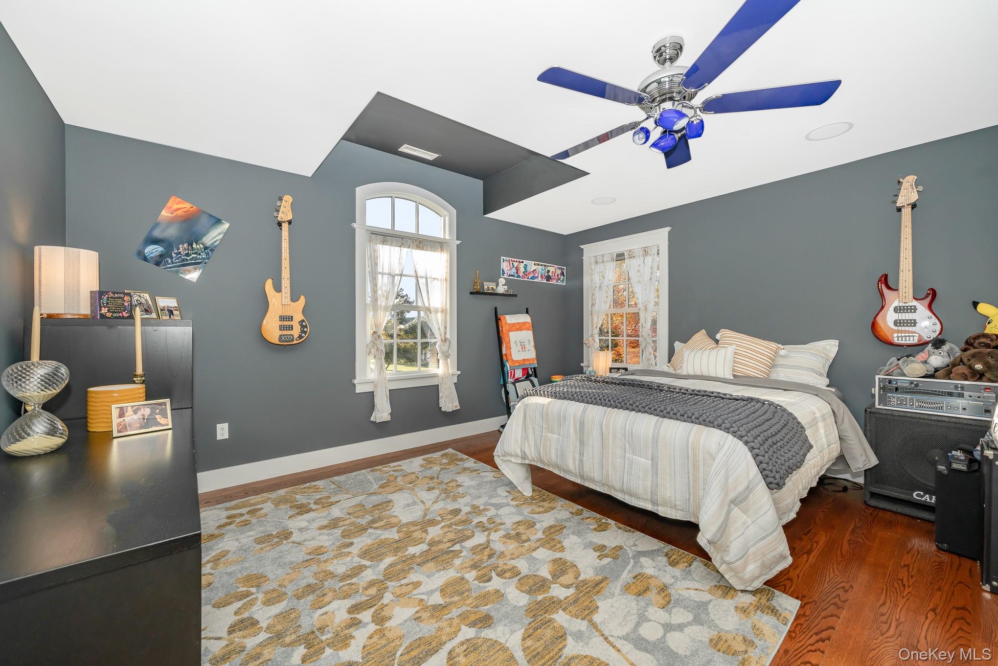 New Hyde Park, New York, 11040, United States, 4 Bedrooms Bedrooms, ,4 BathroomsBathrooms,Residential,For Sale,1976805