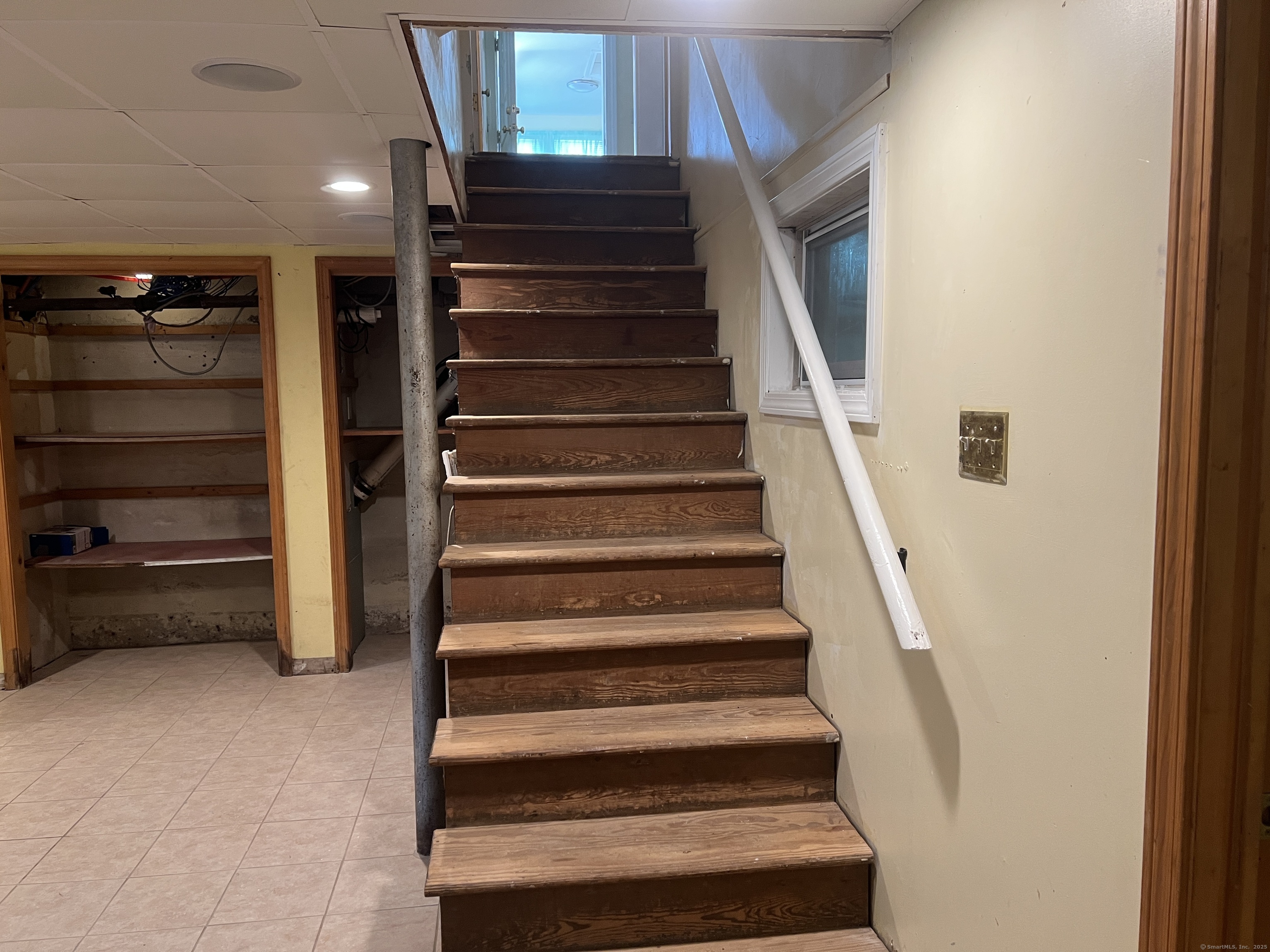 New Haven, Connecticut, 06511, United States, 5 Bedrooms Bedrooms, ,3 BathroomsBathrooms,Residential,For Sale,1826749