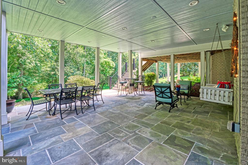 Vienna, Virginia, 22182, United States, 5 Bedrooms Bedrooms, ,6 BathroomsBathrooms,Residential,For Sale,1943879
