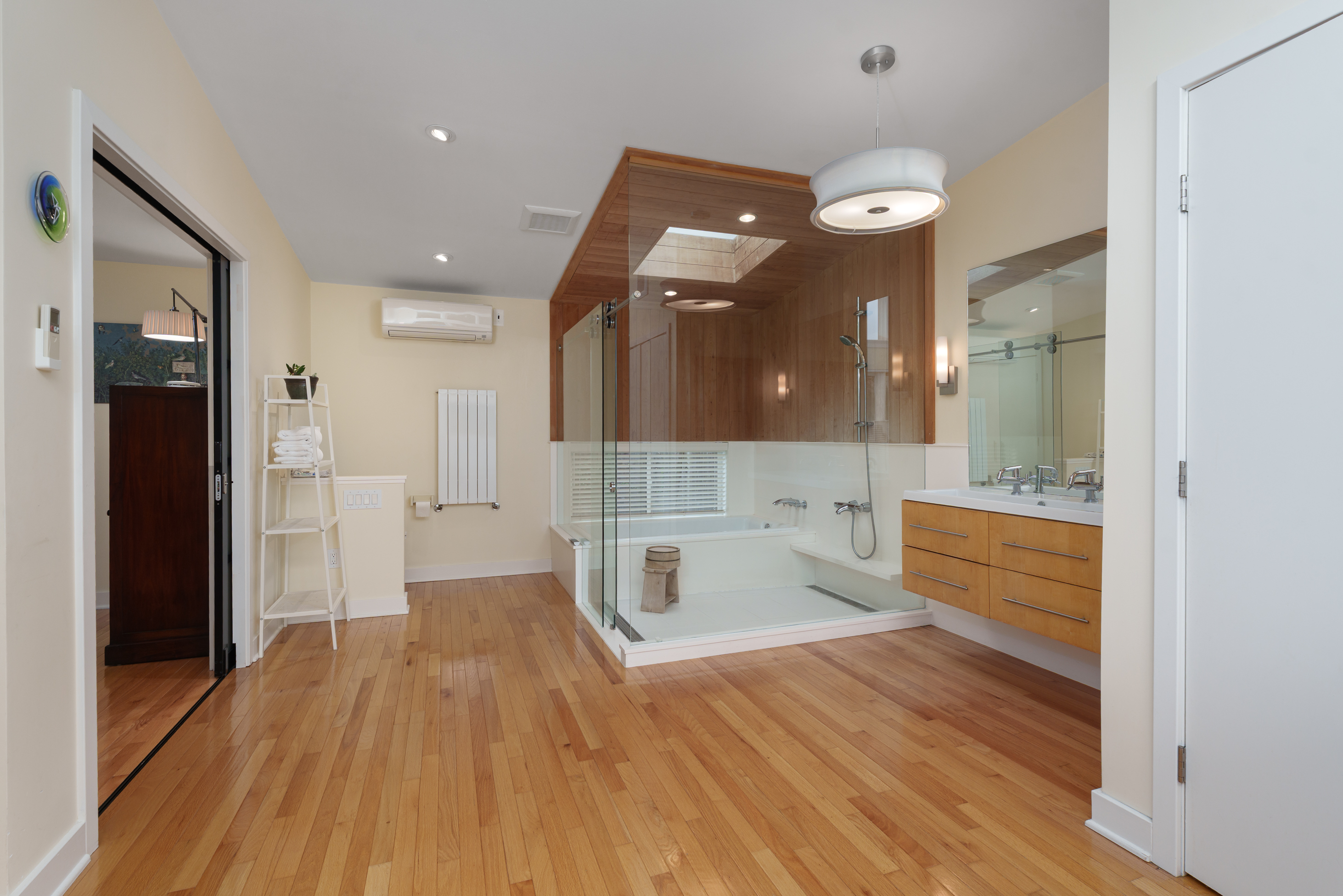  Flexible Living in a Modernized Littlebrook Home - 物件實景