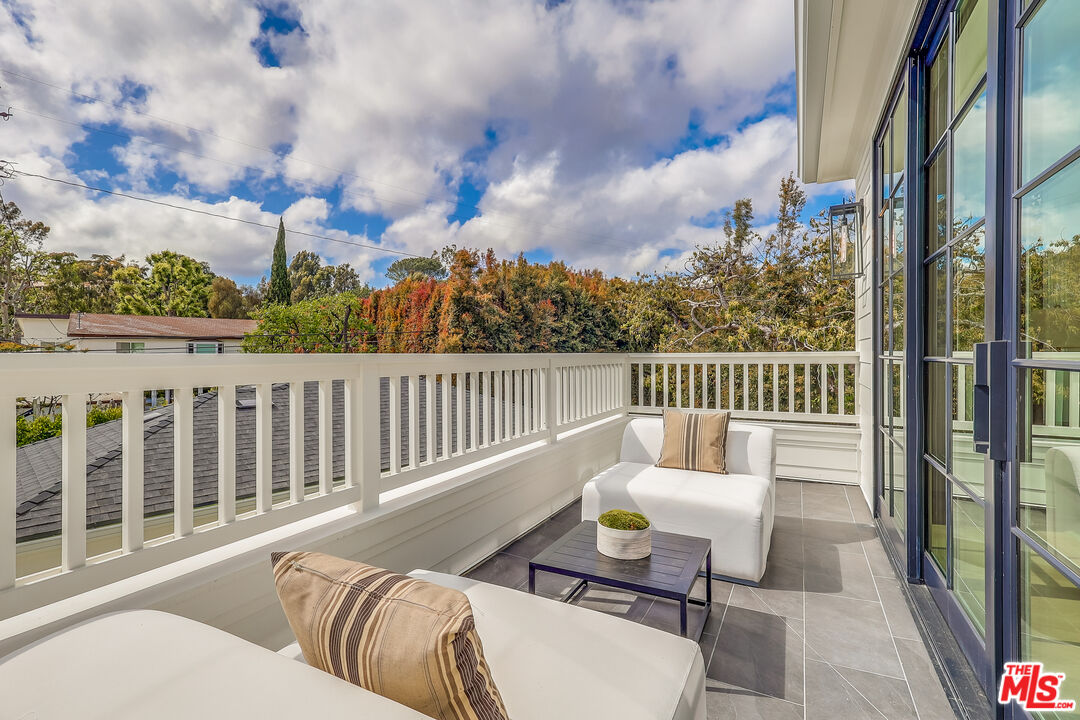 Los Angeles, California, 90049, United States, 7 Bedrooms Bedrooms, ,4 BathroomsBathrooms,Residential,For Sale,1912461