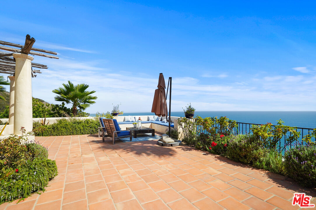 Malibu, California, 90265, United States, 3 Bedrooms Bedrooms, ,4 BathroomsBathrooms,Residential,For Sale,1846867