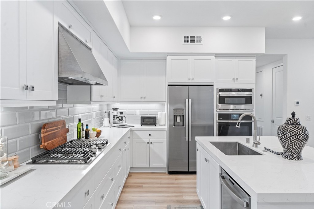 Irvine, California, 92618, United States, 2 Bedrooms Bedrooms, ,2 BathroomsBathrooms,Residential,For Sale,1988212