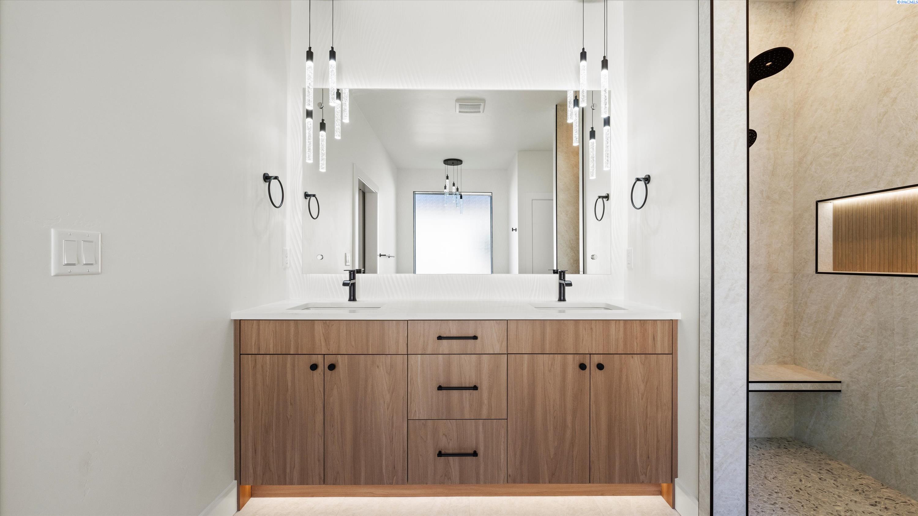 Richland, Washington, 99352, United States, 3 Bedrooms Bedrooms, ,2 BathroomsBathrooms,Residential,For Sale,2000656