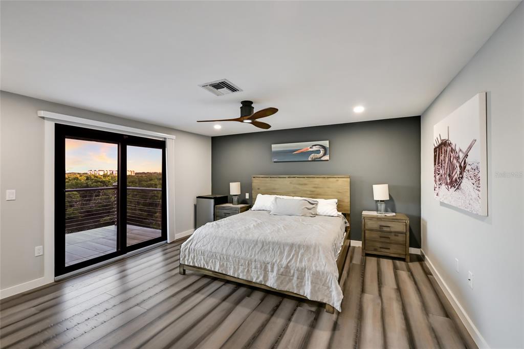 Sarasota, Florida, 34242, United States, 4 Bedrooms Bedrooms, ,5 BathroomsBathrooms,Residential,For Sale,1999117