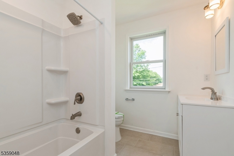 Franklin Twp., New Jersey, 08825, United States, 2 Bedrooms Bedrooms, ,3 BathroomsBathrooms,Residential,For Sale,1820941