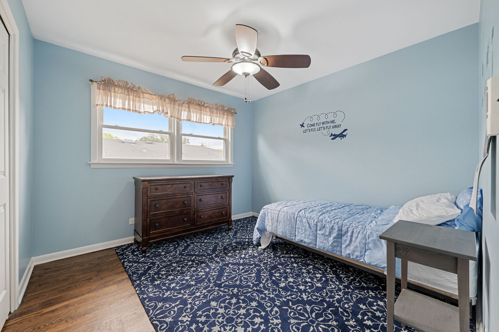 Glenview, Illinois, 60025, United States, 4 Bedrooms Bedrooms, ,3 BathroomsBathrooms,Residential,For Sale,1934626