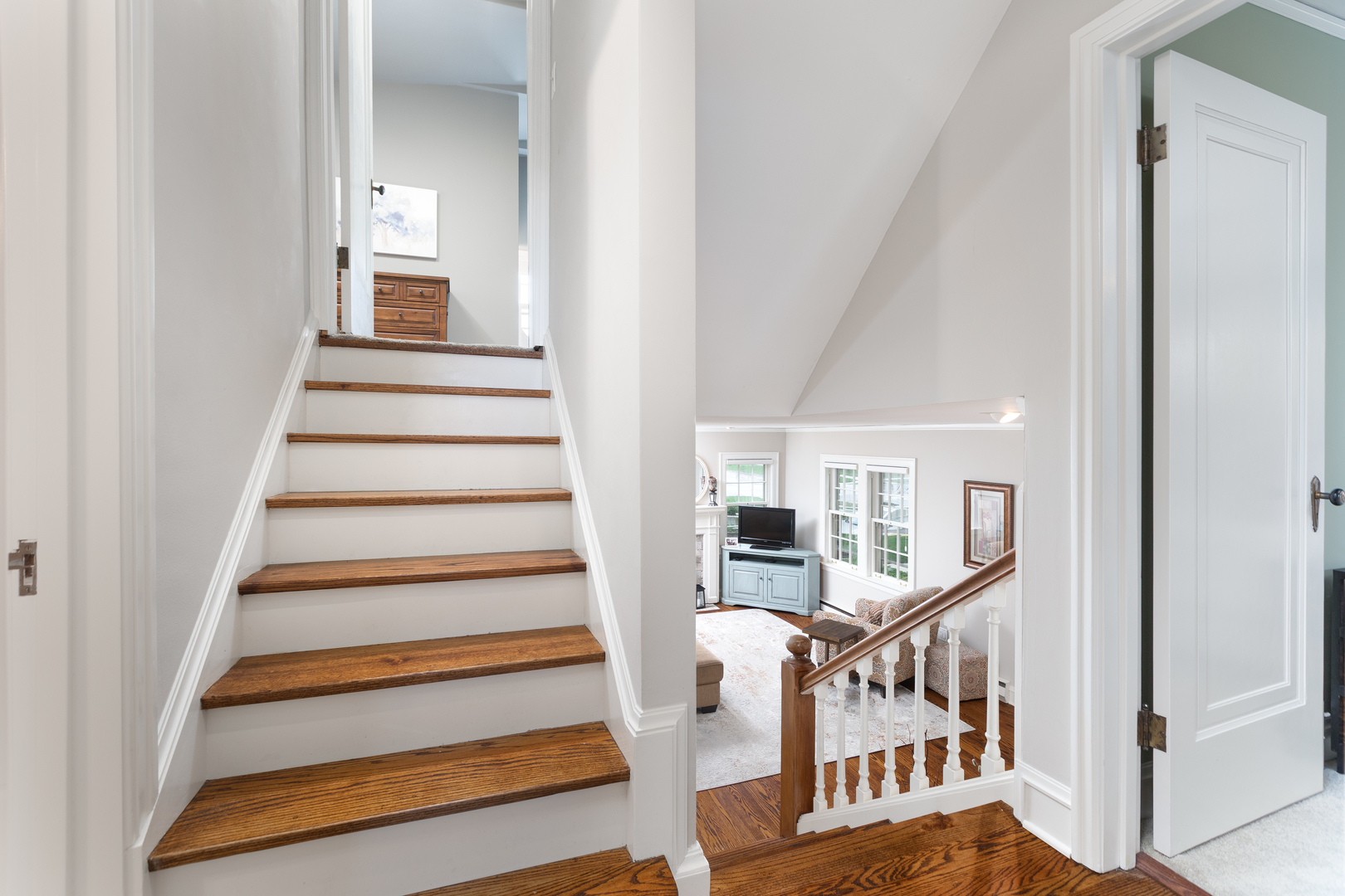 Downers Grove, Illinois, 60515, United States, 3 Bedrooms Bedrooms, ,3 BathroomsBathrooms,Residential,For Sale,1925036