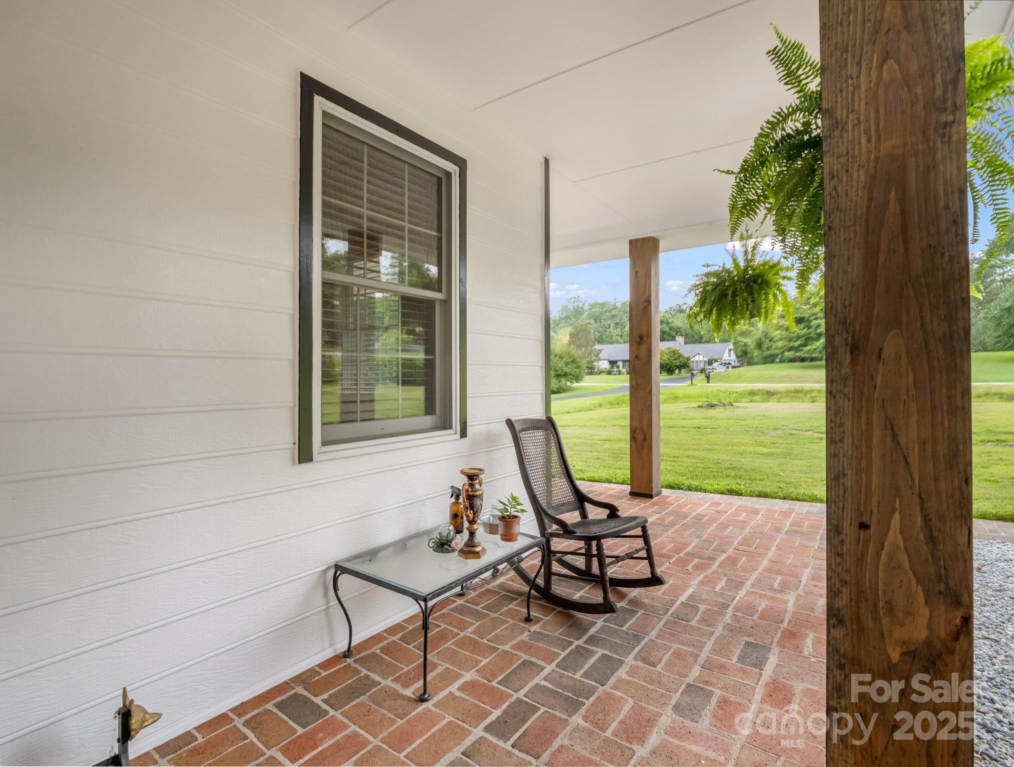 Hendersonville, North Carolina, 28791, United States, 4 Bedrooms Bedrooms, ,3 BathroomsBathrooms,Residential,For Sale,1973922