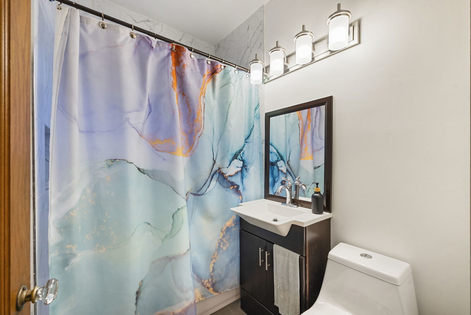 Chicago, Illinois, 60641, United States, 4 Bedrooms Bedrooms, ,3 BathroomsBathrooms,Residential,For Sale,1947957