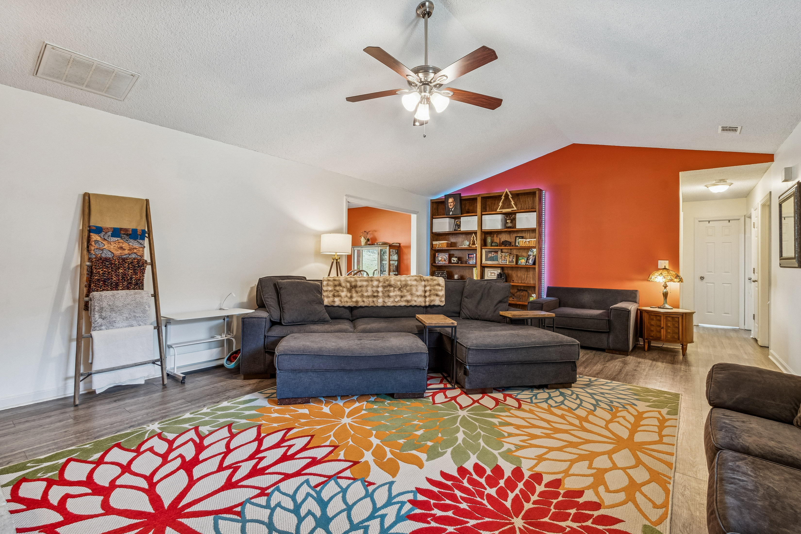  Beautifully Updated Home on a Quiet Cul-de-sac Street - 物件實景