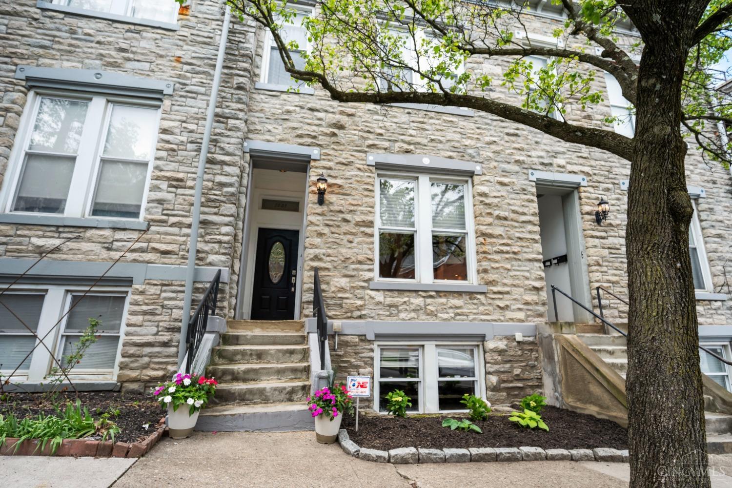 Cincinnati, Ohio, 45219, United States, 4 Bedrooms Bedrooms, ,4 BathroomsBathrooms,Residential,For Sale,1804934