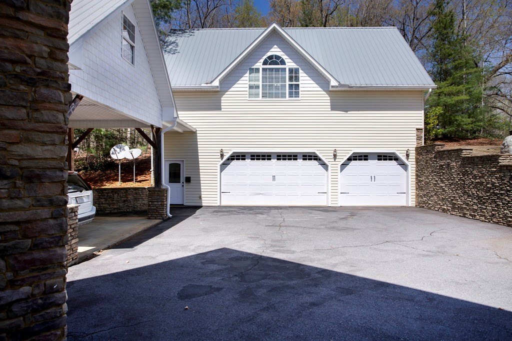 Hayesville, North Carolina, 28904, United States, 4 Bedrooms Bedrooms, ,4 BathroomsBathrooms,Residential,For Sale,1758392
