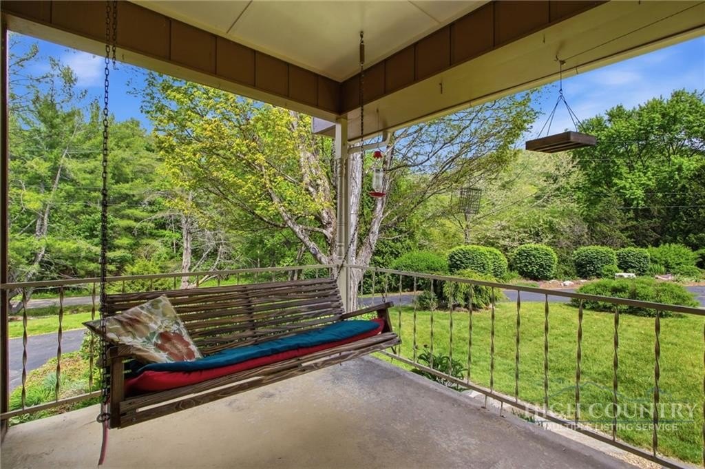 Spruce Pine, North Carolina, 28777, United States, 4 Bedrooms Bedrooms, ,2 BathroomsBathrooms,Residential,For Sale,2045160