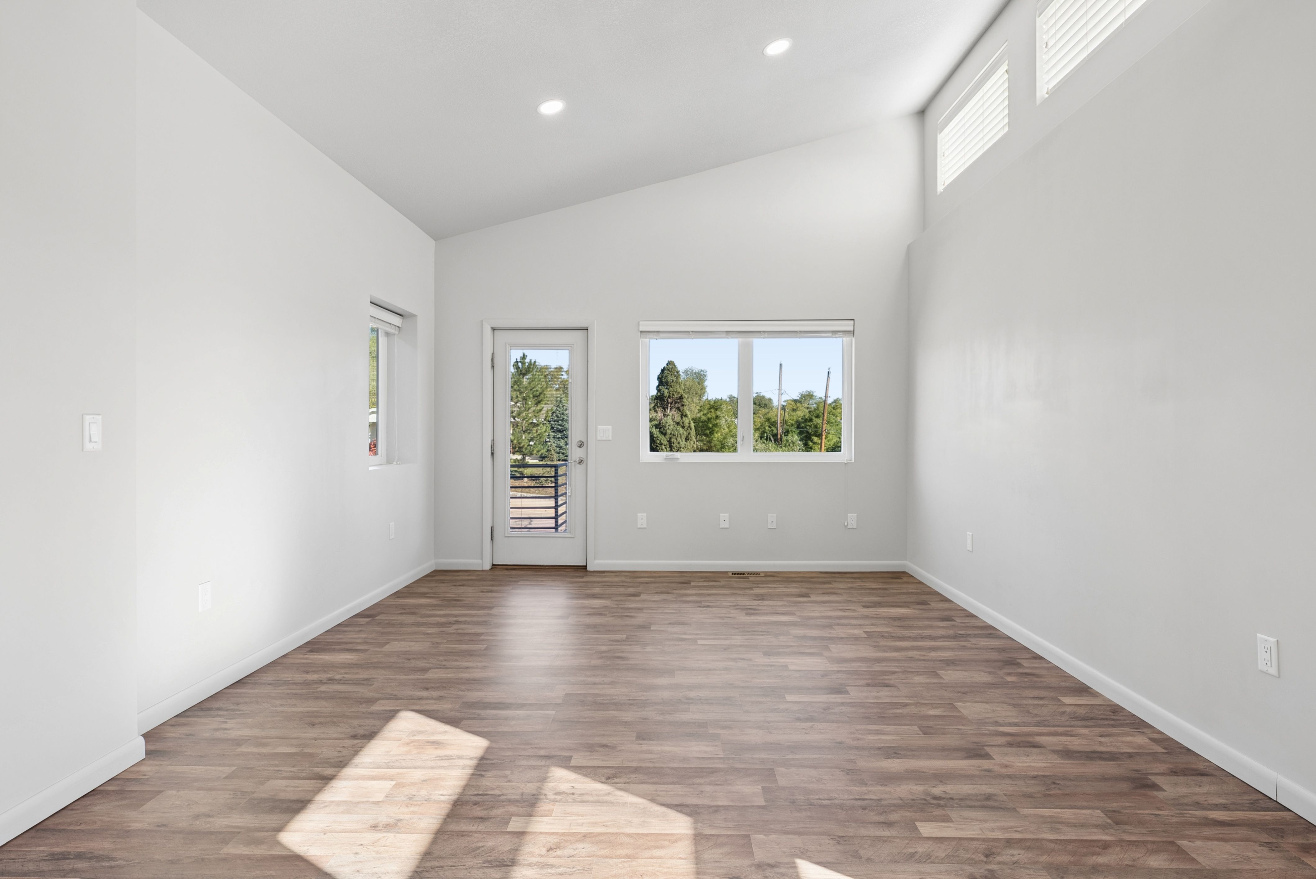 Architect-Designed Westside Home with Two Garages - 物件實景
