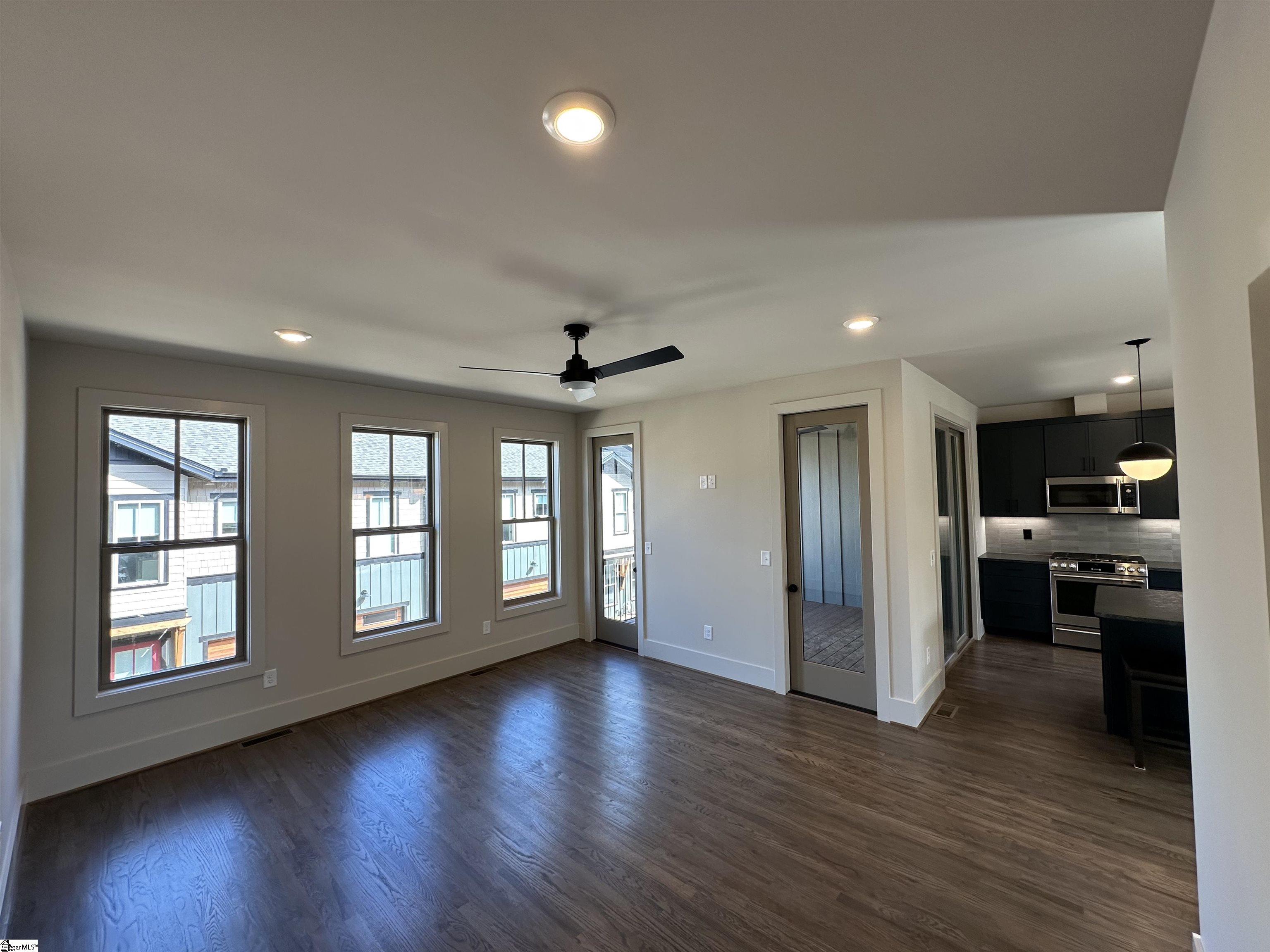 Greenville, South Carolina, 29601, United States, 2 Bedrooms Bedrooms, ,3 BathroomsBathrooms,Residential,For Sale,1818432