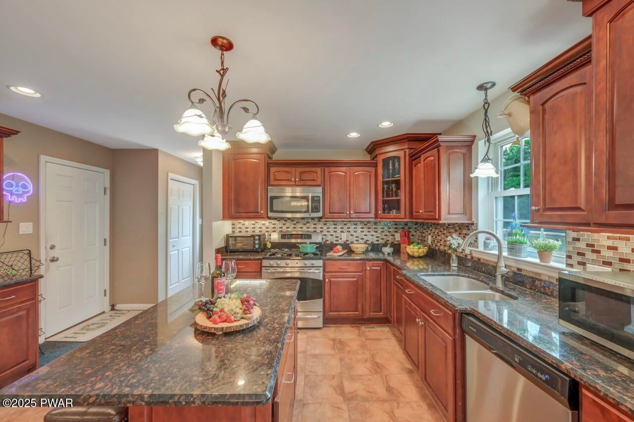 Honesdale, Pennsylvania, 18431, United States, 5 Bedrooms Bedrooms, ,4 BathroomsBathrooms,Residential,For Sale,1973688