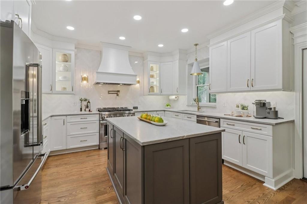 Alpharetta, Georgia, 30009, United States, 5 Bedrooms Bedrooms, ,4 BathroomsBathrooms,Residential,For Sale,1976407