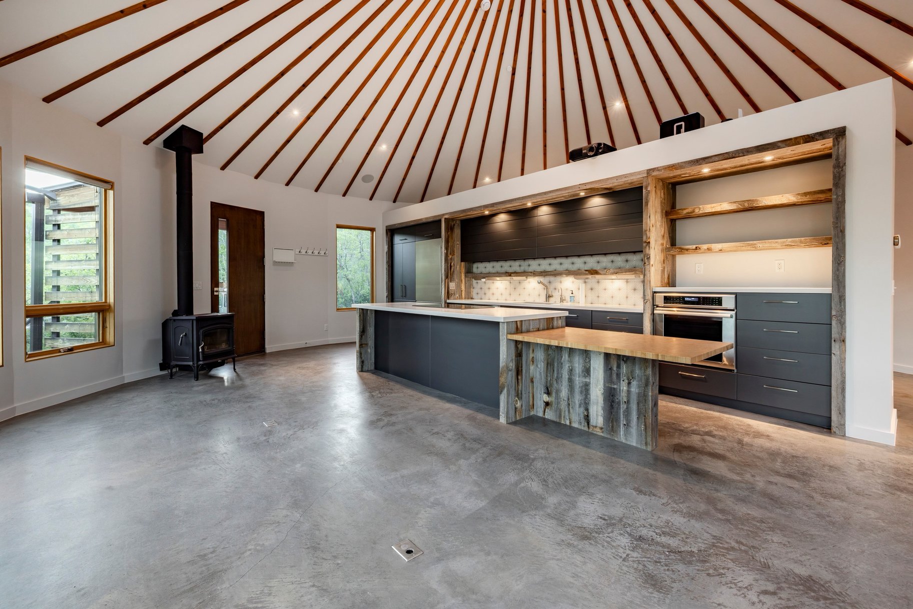  One of a Kind Mountain Retreat on Nearly 12 Acres with Panoramic Ski Resort View - 物件實景