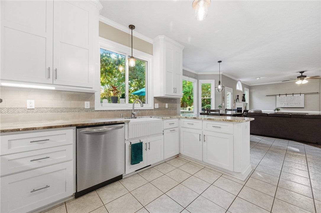 Yorktown, Virginia, 23693, United States, 6 Bedrooms Bedrooms, ,3 BathroomsBathrooms,Residential,For Sale,1987855