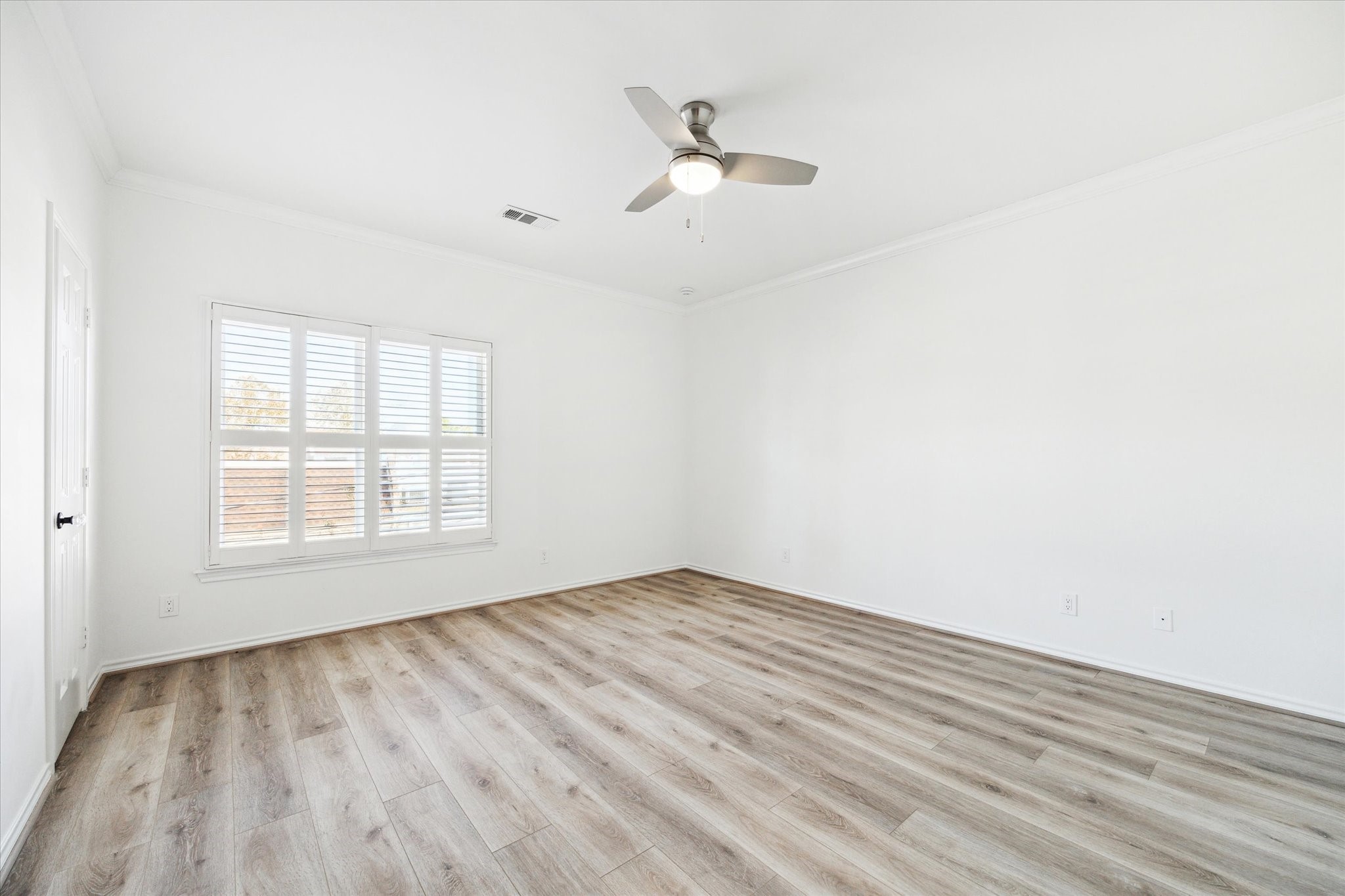  5160 Chevy Chase Drive - 物件實景