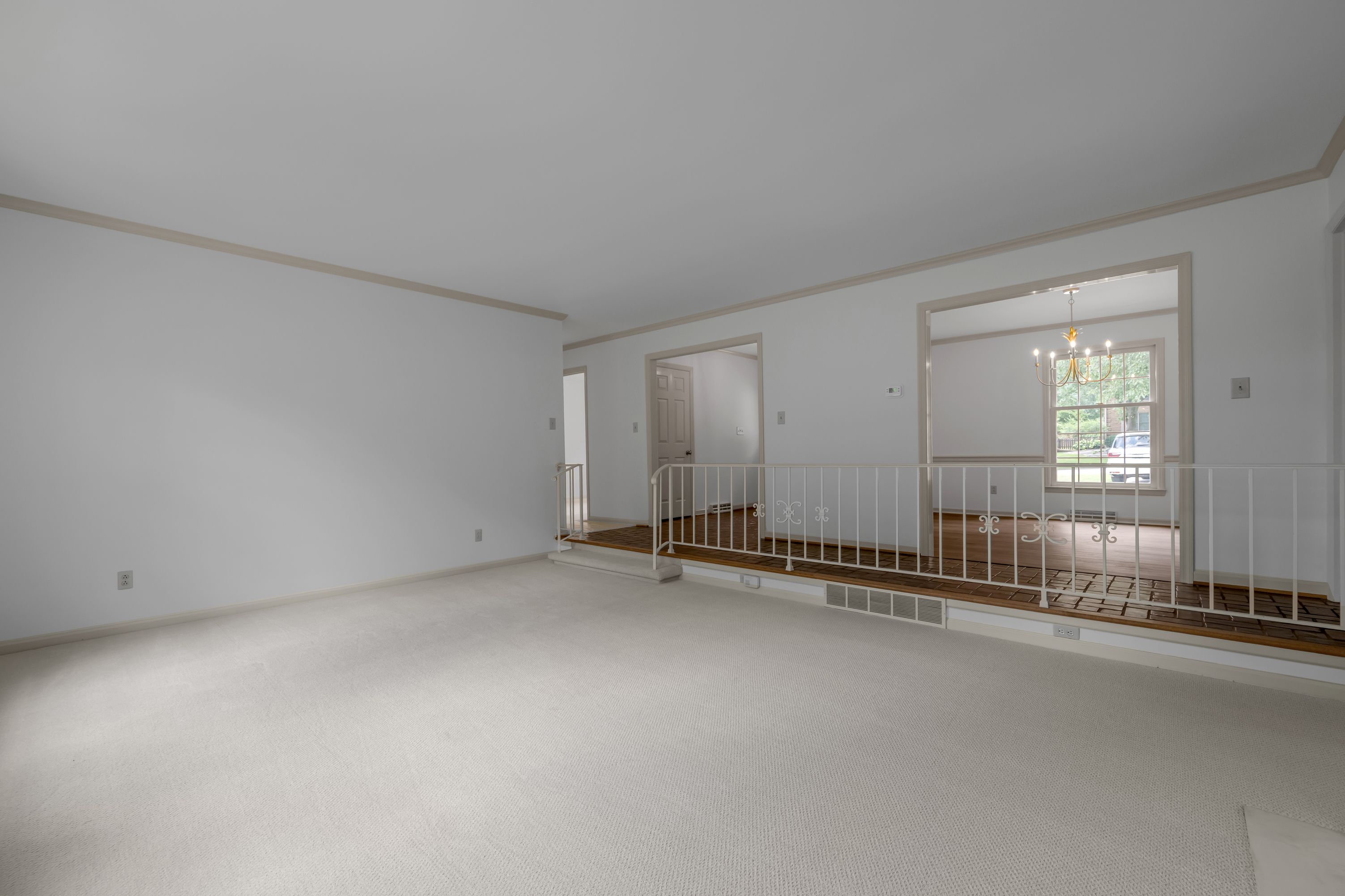  924 Chinoe Road - 物件實景