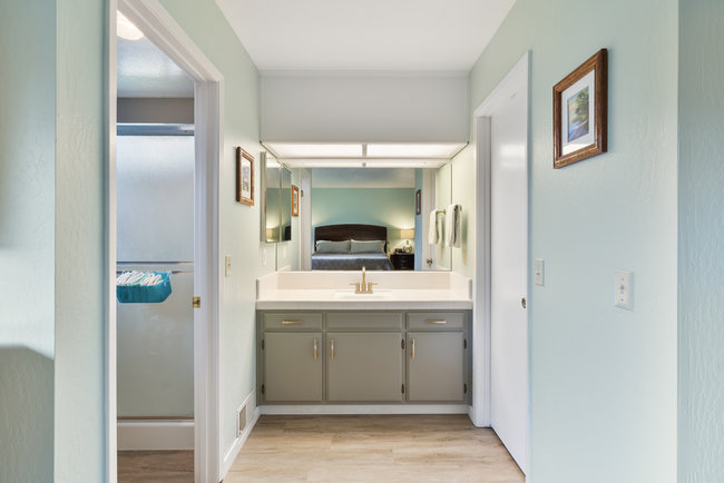 Hollister, California, 95023, United States, 3 Bedrooms Bedrooms, ,2 BathroomsBathrooms,Residential,For Sale,1882231