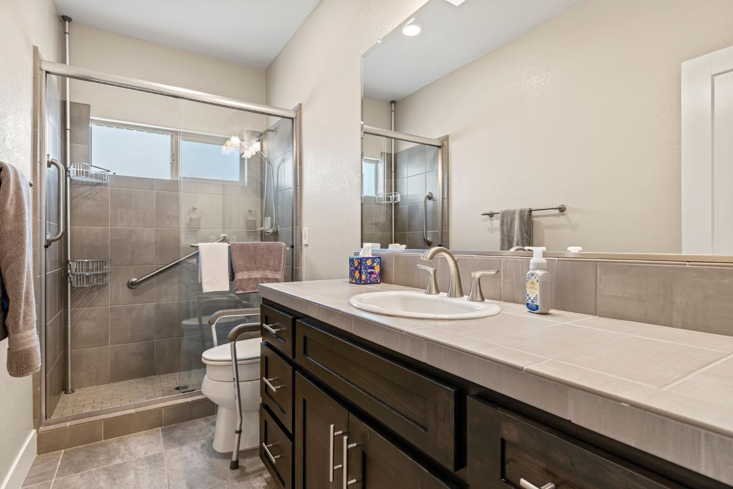 Roseville, California, 95747, United States, 5 Bedrooms Bedrooms, ,5 BathroomsBathrooms,Residential,For Sale,1943893