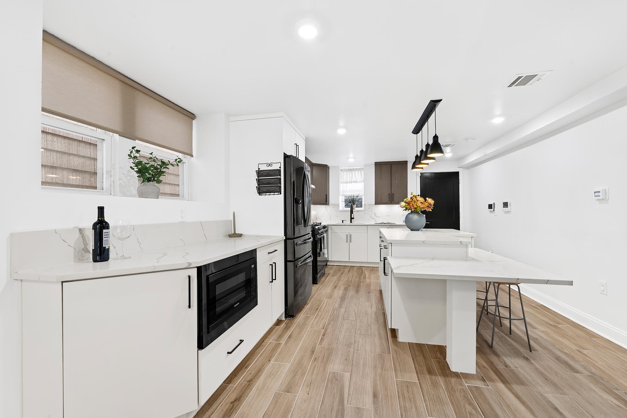 Jersey City, New Jersey, 07307, United States, 3 Bedrooms Bedrooms, ,3 BathroomsBathrooms,Residential,For Sale,1965094