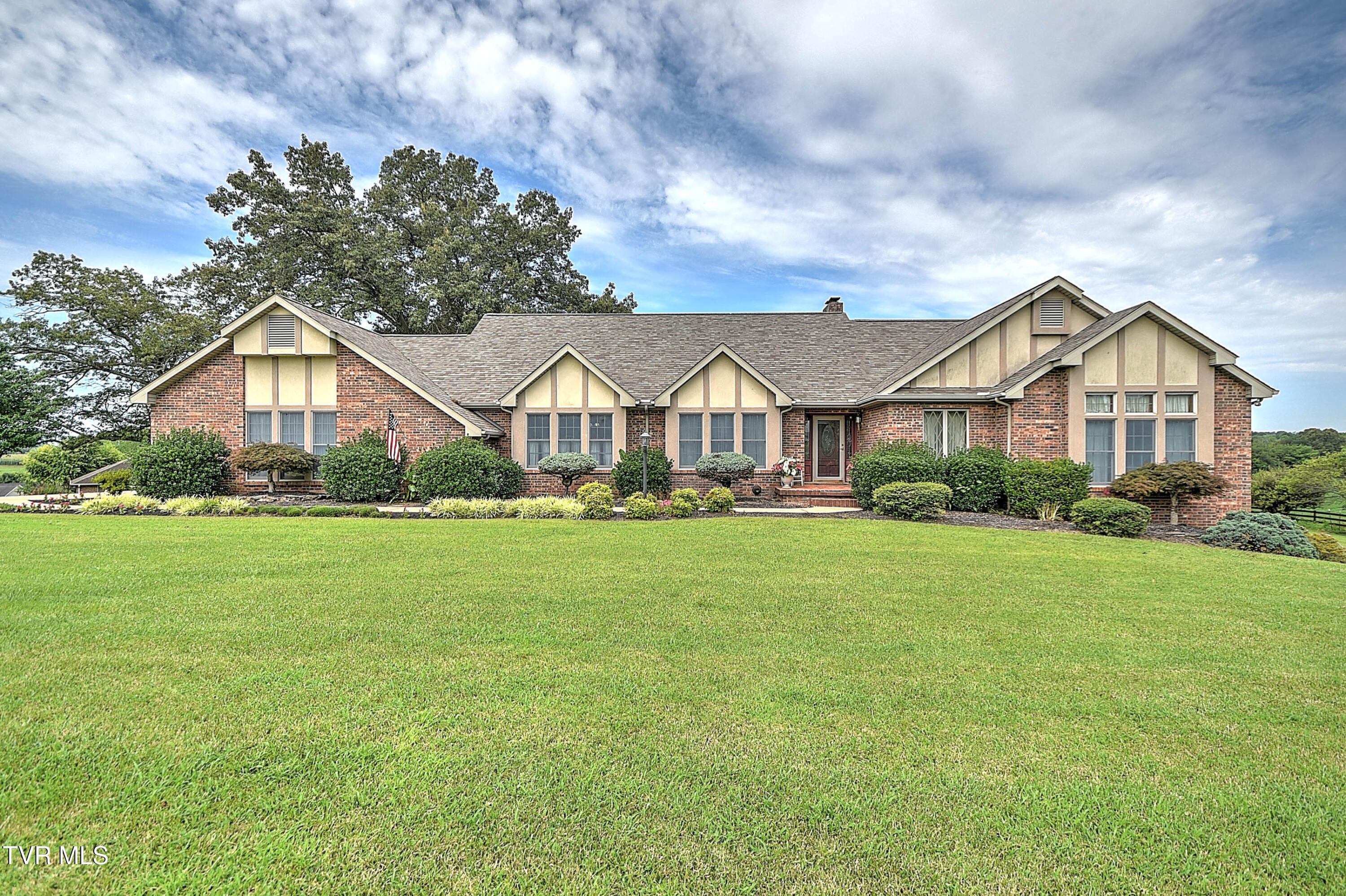 Greeneville, Tennessee, 37745, United States, 4 Bedrooms Bedrooms, ,4 BathroomsBathrooms,Residential,For Sale,1899304