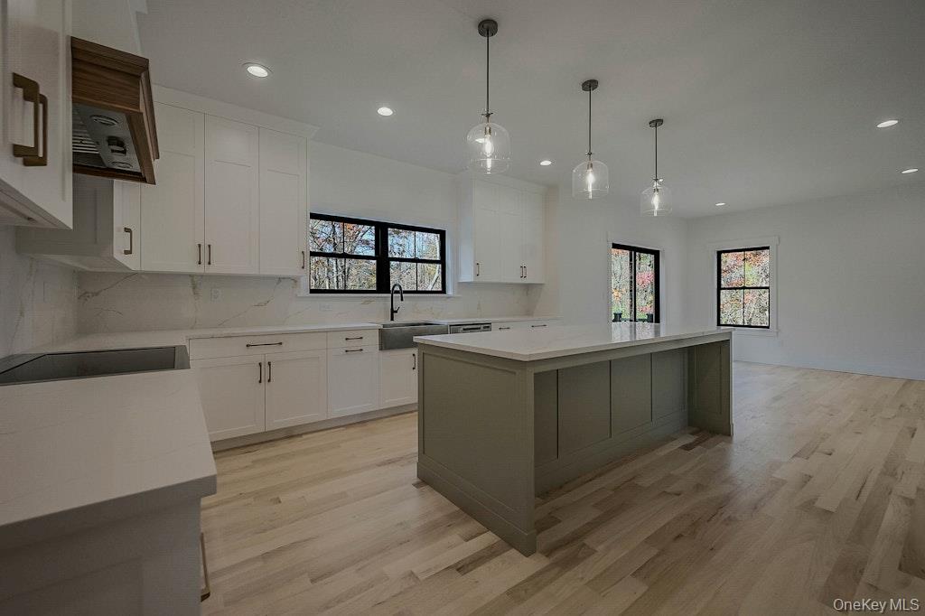 Middle Island, New York, 11953, United States, 4 Bedrooms Bedrooms, ,4 BathroomsBathrooms,Residential,For Sale,1988192