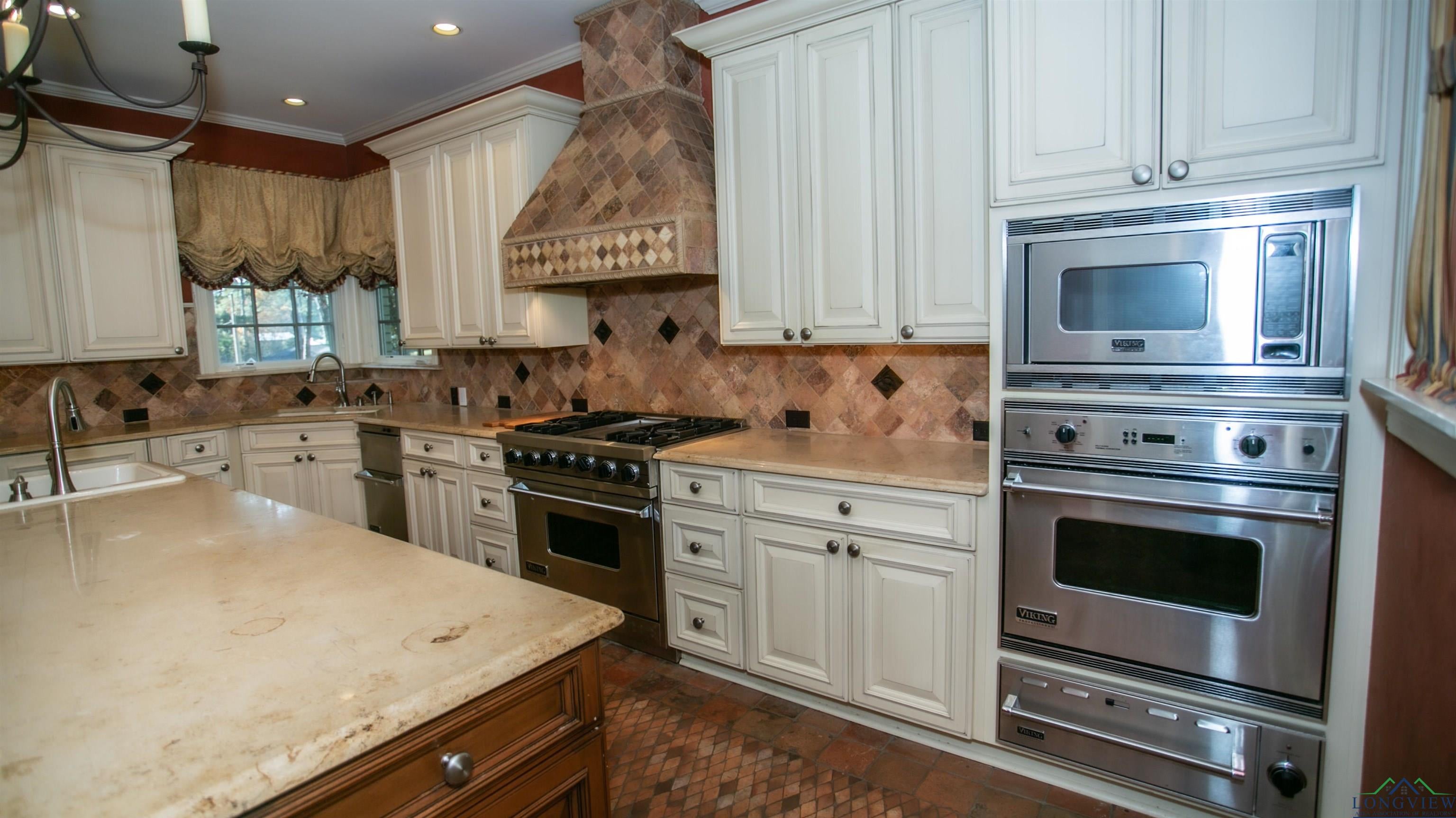Marshall, Texas, 75670, United States, 5 Bedrooms Bedrooms, ,5 BathroomsBathrooms,Residential,For Sale,1943328
